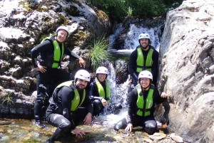 Vanuit Porto: Rivier Tubing Avontuur met Authentieke Lunch