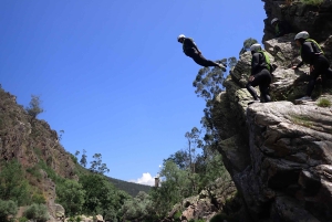 Vanuit Porto: Rivier Tubing Avontuur met Authentieke Lunch