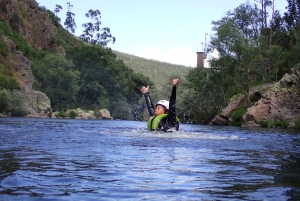 Vanuit Porto: Rivier Tubing Avontuur met Authentieke Lunch