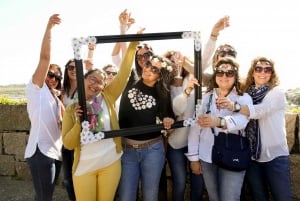 Historisk eventyr-cabriolet UMM Portugues militærjeep