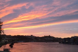 Historisk eventyr-cabriolet UMM Portugues militærjeep