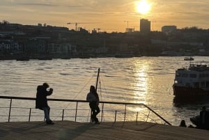 Historisk eventyr-cabriolet UMM Portugues militærjeep