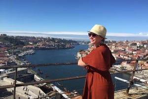 Historisk eventyr-cabriolet UMM Portugues militærjeep