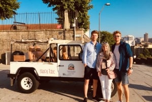 Historisk eventyr-cabriolet UMM Portugues militærjeep