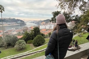 Historisk eventyr-cabriolet UMM Portugues militærjeep