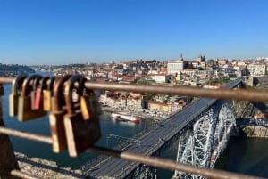 Historisk eventyr-cabriolet UMM Portugues militærjeep