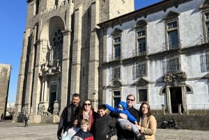 Historisk eventyr-cabriolet UMM Portugues militærjeep