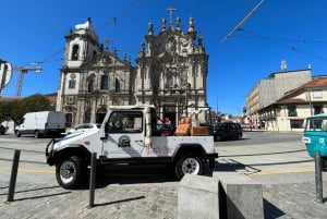 Historisk eventyr-cabriolet UMM Portugues militærjeep