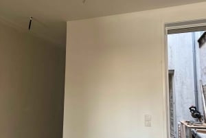 Historisk eventyr-cabriolet UMM Portugues militærjeep