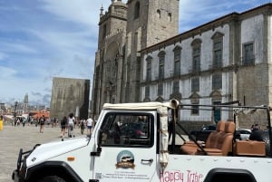 Historisk eventyr-cabriolet UMM Portugues militærjeep