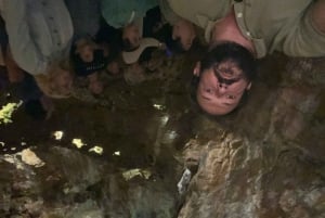 Historisk eventyr-cabriolet UMM Portugues militærjeep