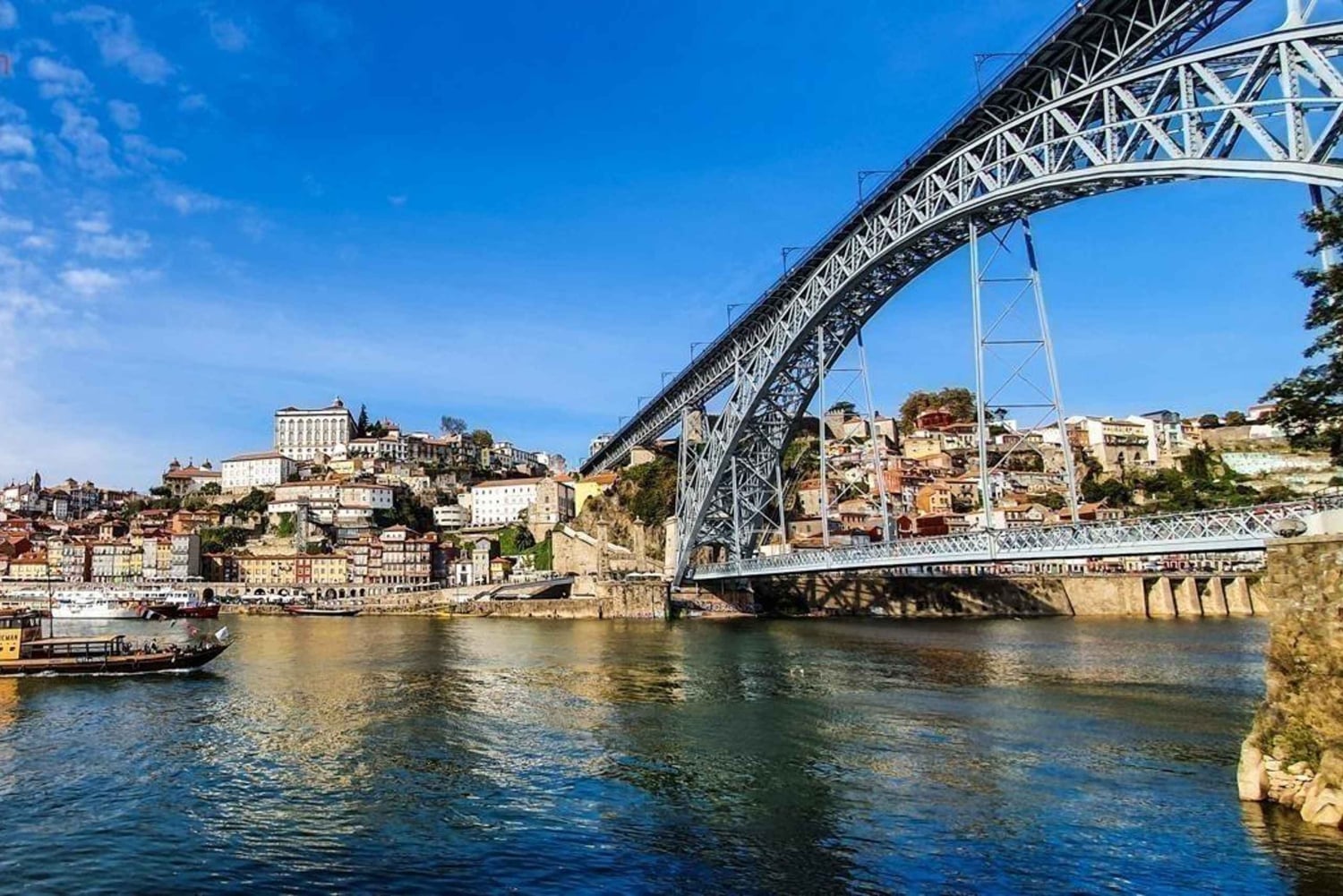 Lisbon: Porto Private transfer visiting Nazare and Obidos