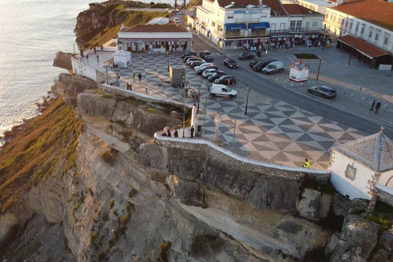 Lisbon: Private Transfer to Porto with Obidos/Nazare Tour