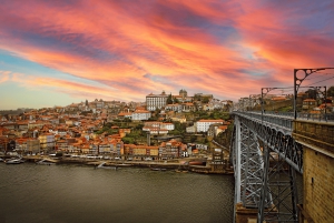 Oporto Tuk Tuk Tour: Among bridges and mysteries - 1.30h