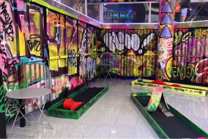 Porto : billet pour le mini-golf intérieur 18 trous avec parcours à lumière UV
