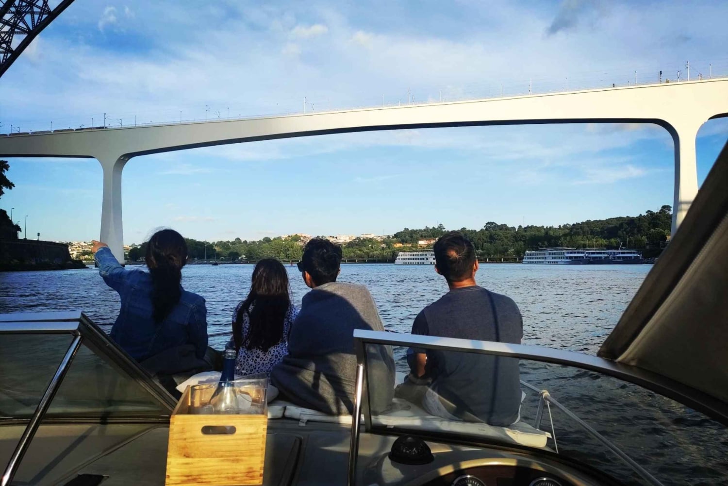 Porto: Passeio de barco pelas 6 Pontes e Ribeira com opção de pôr do sol