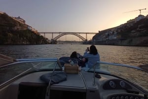 Porto: Passeio de barco pelas 6 Pontes e Ribeira com opção de pôr do sol