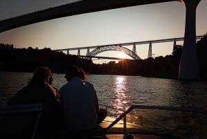 Porto: Passeio de barco pelas 6 Pontes e Ribeira com opção de pôr do sol