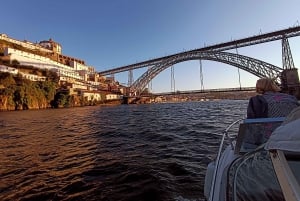 Porto: Passeio de barco pelas 6 Pontes e Ribeira com opção de pôr do sol