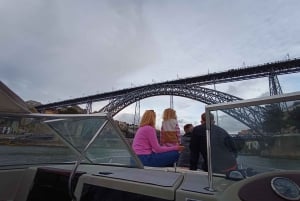 Porto: Passeio de barco pelas 6 Pontes e Ribeira com opção de pôr do sol