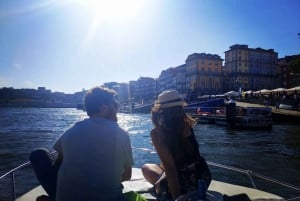 Privéboottocht 6 bruggen 1u30, tot 6 personen Zonsondergangoptie