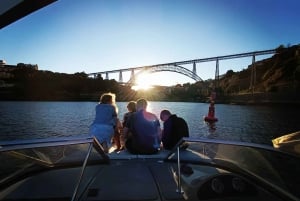 Privéboottocht 6 bruggen 1u30, tot 6 personen Zonsondergangoptie