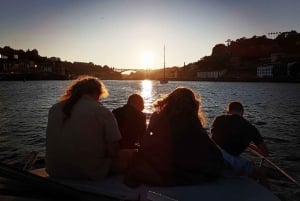 Privéboottocht 6 bruggen 1u30, tot 6 personen Zonsondergangoptie