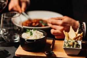 Porto: All-Inclusive Fado Dinner Show and Night Tour