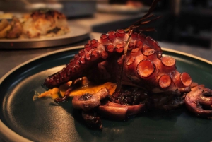 Porto: All-Inclusive Fado Dinner Show and Night Tour