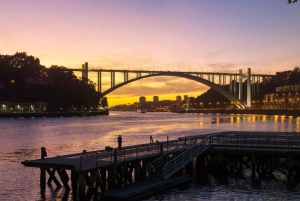 Porto: All-Inclusive Fado Dinner Show and Night Tour