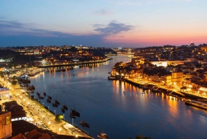 Porto: All-Inclusive Fado Dinner Show and Night Tour