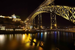 Porto: All-Inclusive Fado Dinner Show and Night Tour
