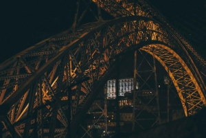 Porto: All-Inclusive Fado Dinner Show and Night Tour