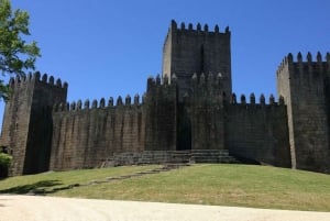 Porto: escursione privata di un giorno a Braga e Guimarães con accompagnatore locale