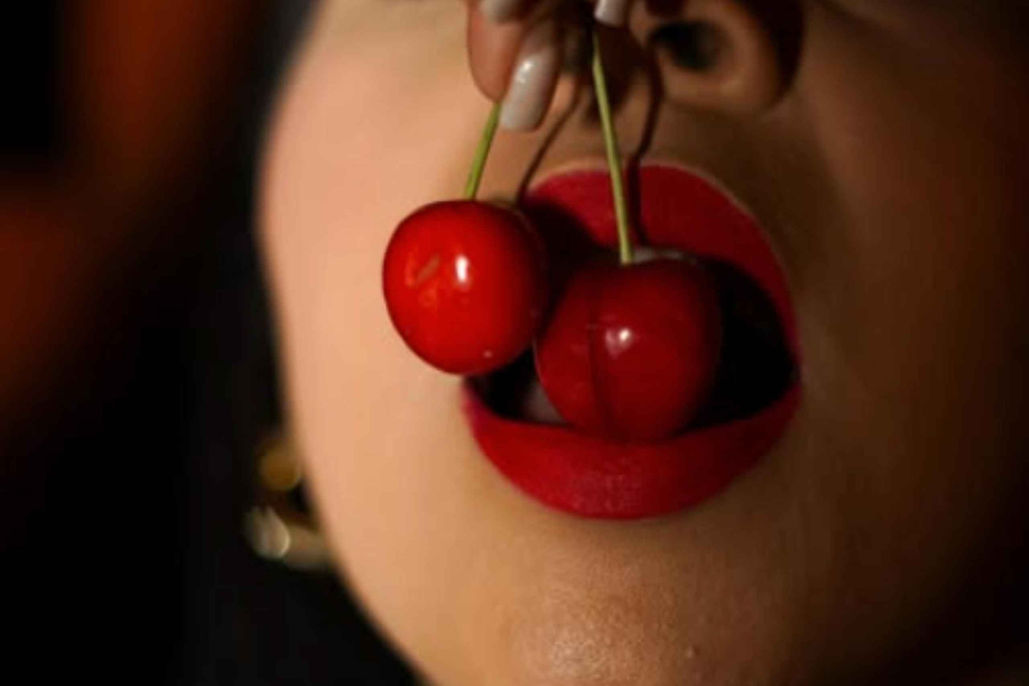 Porto: Spettacoli di cabaret e pali, offri un bicchiere di Champagne