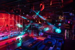 Porto: Spettacoli di cabaret e pali, offri un bicchiere di Champagne