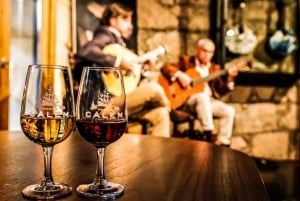 Porto: Tour delle cantine Cálem, spettacolo di Fado e degustazione di vini
