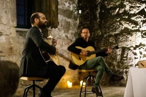 Porto: Visita à adega da Fonseca e espetáculo de fado com jantar opcional