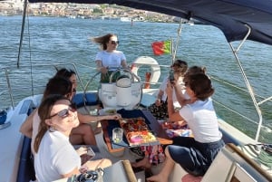 Porto: Charmant Vrijgezellenfeest op een zeilboot met drankjes
