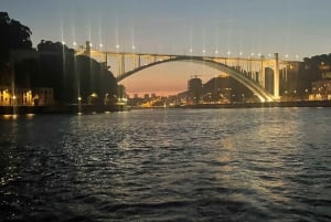 Porto: Charmante Segelbootfahrt bei Sonnenuntergang