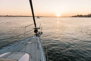 Porto : charmante croisière en voilier avec vin de Porto, option coucher de soleil