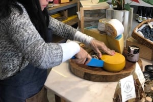 Oporto: Degustación de Queso y Vino de Oporto en un Lugar Único