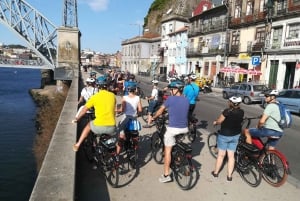 Porto: Byens højdepunkter 3-timers guidet byrundvisning på elcykel