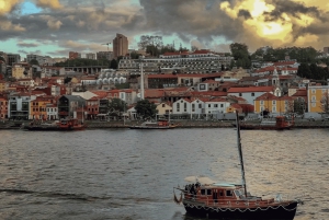 Porto: Passeio de barco clássico pelo rio Douro