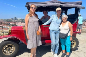 Tour Porto: Classic Car + A Toast with Port Wine