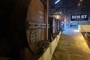 Porto: Billet til rundfart + portvinshuler + fado + middag