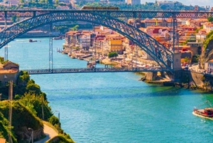 Porto: Billet til rundfart + portvinshuler + fado + middag