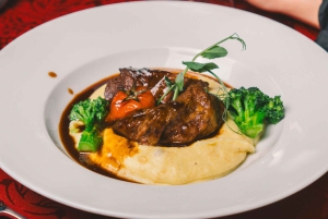 Porto: Billet til rundfart + portvinshuler + fado + middag