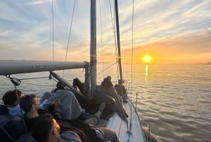 Porto : charmante croisière en voilier avec vin de Porto, option coucher de soleil