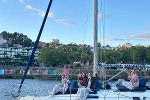 Porto : charmante croisière en voilier avec vin de Porto, option coucher de soleil